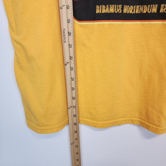 Retro Desert Pistol Bourbon Whiskey Graphic T-shirt Mens XL Yellow Crewneck Gift - Picture 5 of 6